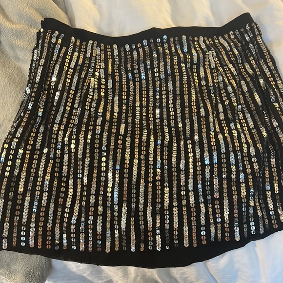 Theory black and silver sequin mini skirt, only sign of wear is missing sequins - Picture 4 of 4